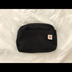 Ergo detachable storage pouch and pocket